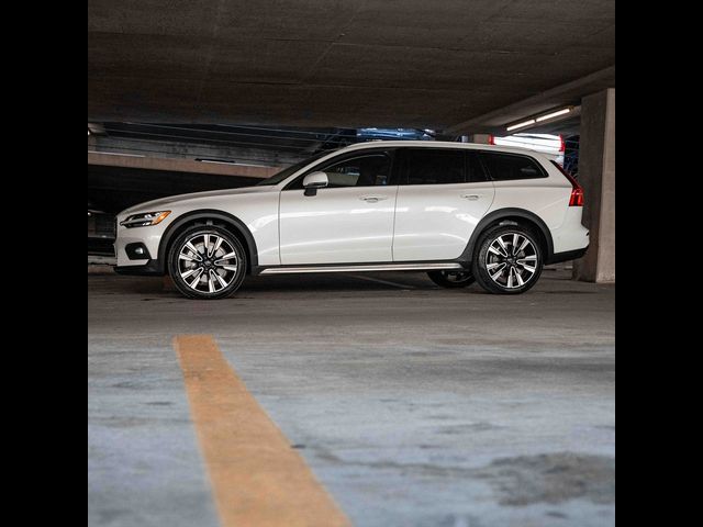 2023 Volvo V60 Cross Country Ultimate