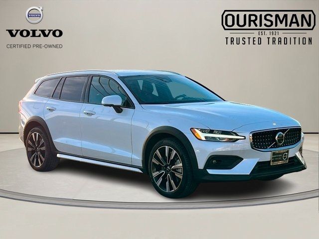 2023 Volvo V60 Cross Country Ultimate