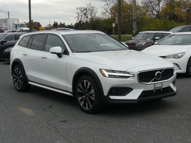 2023 Volvo V60 Cross Country Ultimate