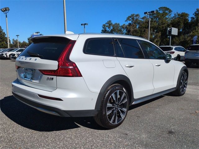 2023 Volvo V60 Cross Country Ultimate