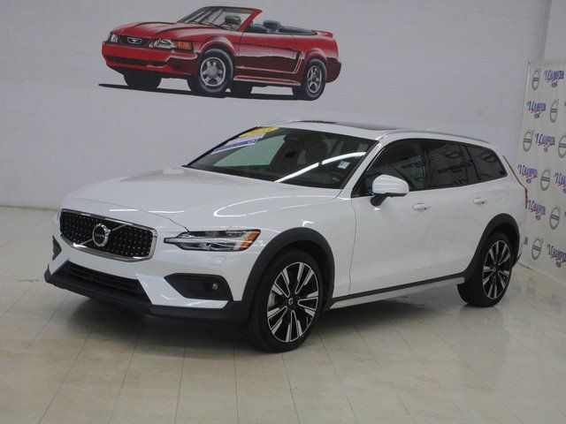 2023 Volvo V60 Cross Country Ultimate