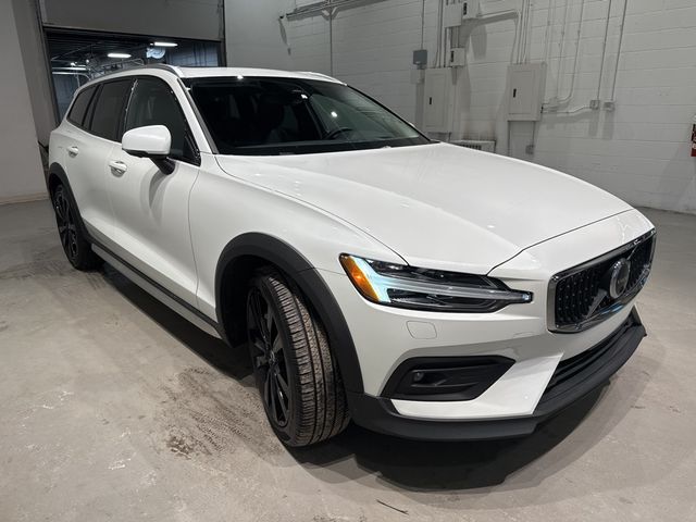 2023 Volvo V60 Cross Country Ultimate