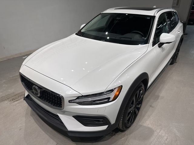 2023 Volvo V60 Cross Country Ultimate