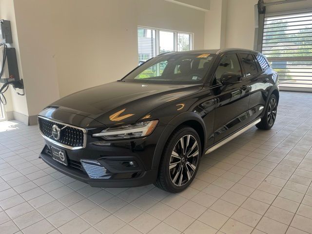 2023 Volvo V60 Cross Country Ultimate