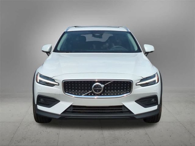 2023 Volvo V60 Cross Country Ultimate