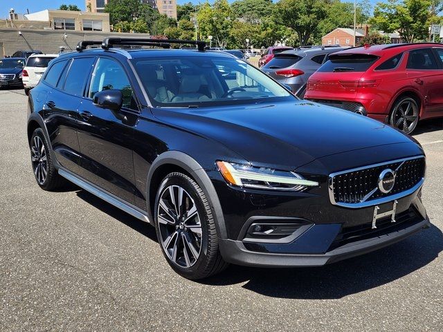 2023 Volvo V60 Cross Country Ultimate