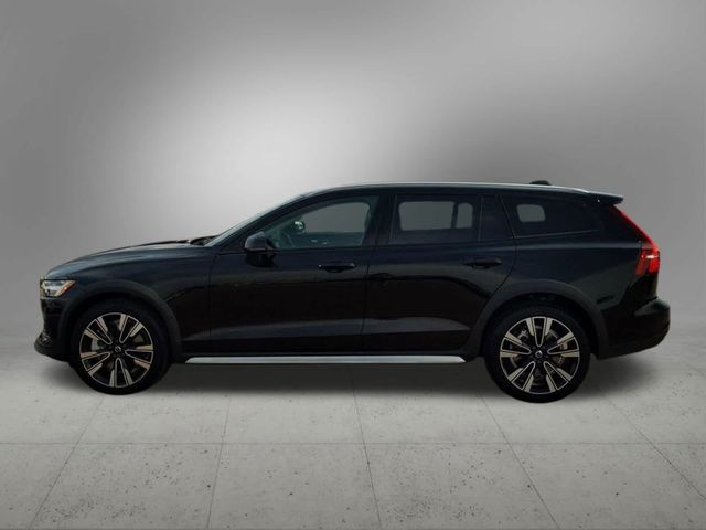 2023 Volvo V60 Cross Country Ultimate