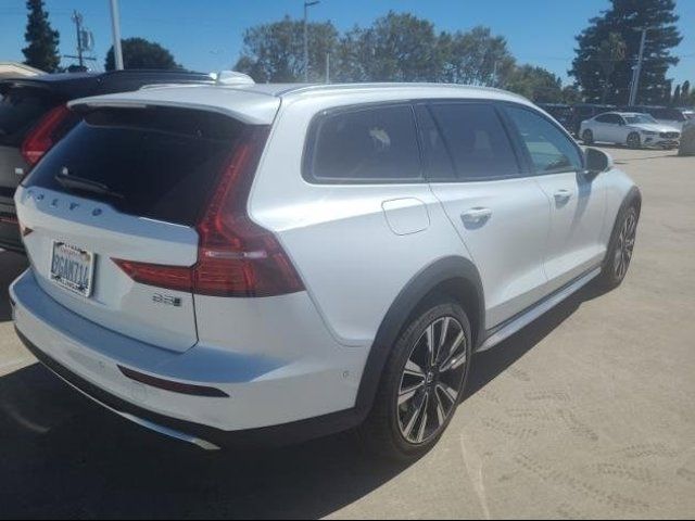 2023 Volvo V60 Cross Country Ultimate