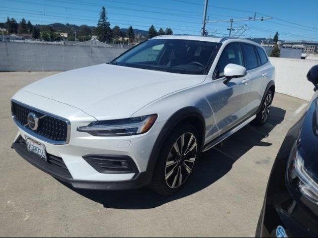 2023 Volvo V60 Cross Country Ultimate