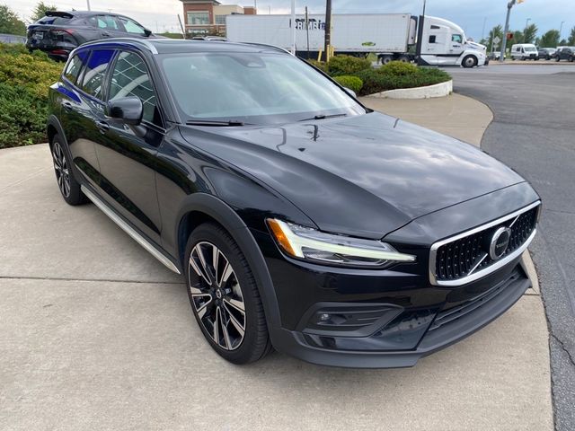 2023 Volvo V60 Cross Country Ultimate