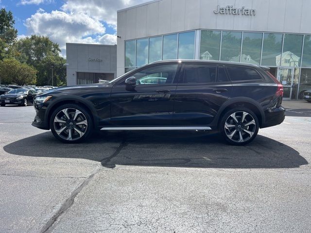 2023 Volvo V60 Cross Country Ultimate