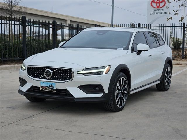 2023 Volvo V60 Cross Country Ultimate