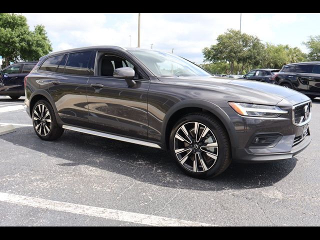 2023 Volvo V60 Cross Country Ultimate