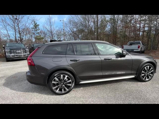 2023 Volvo V60 Cross Country Ultimate