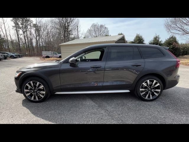 2023 Volvo V60 Cross Country Ultimate