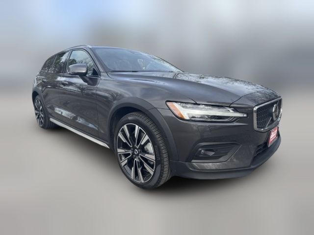 2023 Volvo V60 Cross Country Ultimate