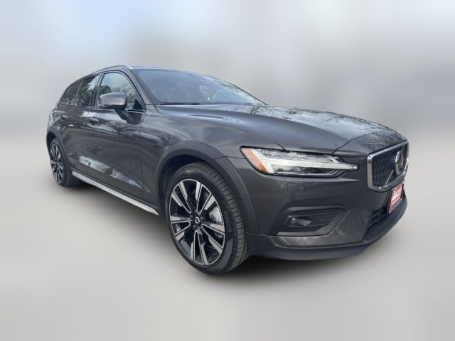 2023 Volvo V60 Cross Country Ultimate