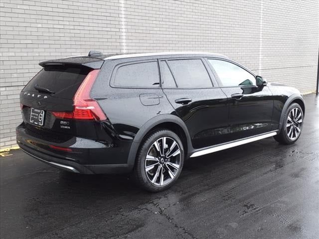 2023 Volvo V60 Cross Country Ultimate