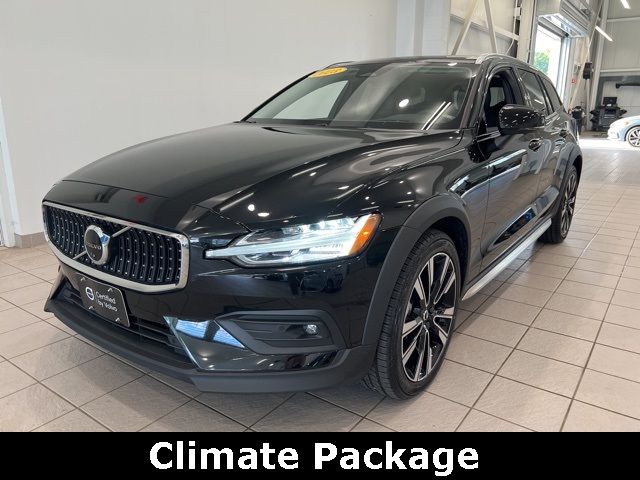 2023 Volvo V60 Cross Country Ultimate