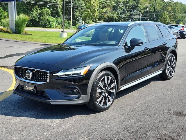 2023 Volvo V60 Cross Country Ultimate