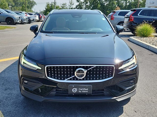 2023 Volvo V60 Cross Country Ultimate