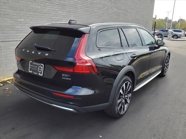 2023 Volvo V60 Cross Country Ultimate