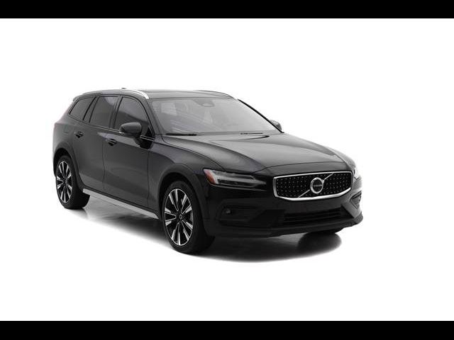 2023 Volvo V60 Cross Country Ultimate