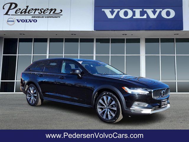 2023 Volvo V90 Cross Country Plus