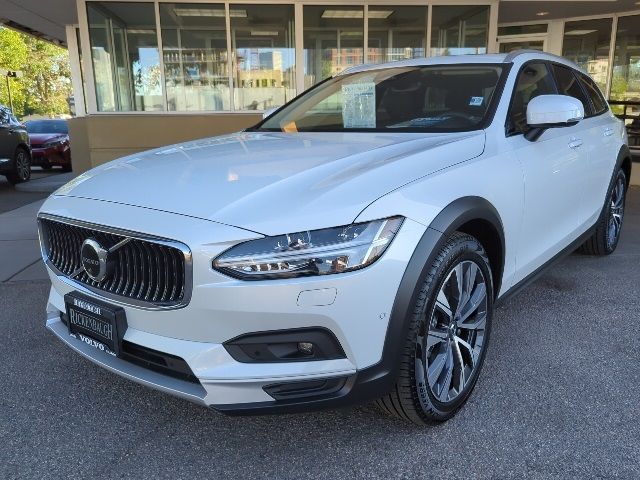 2023 Volvo V90 Cross Country Plus