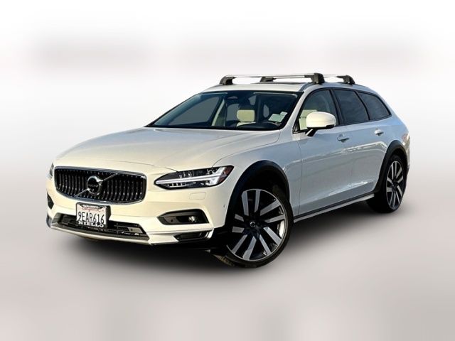 2023 Volvo V90 Cross Country Plus