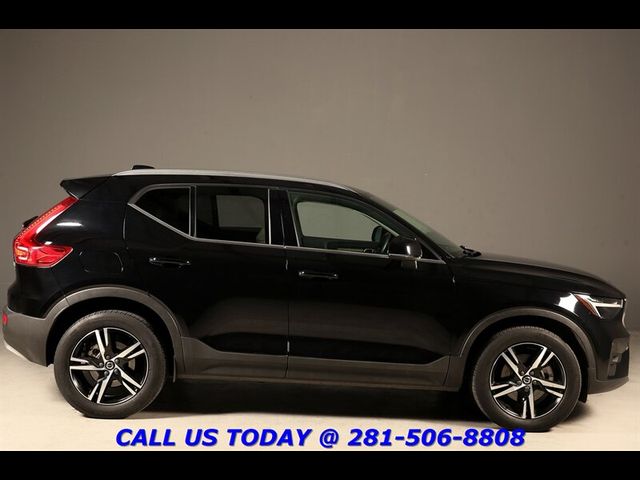 2023 Volvo XC40 Plus Bright Theme