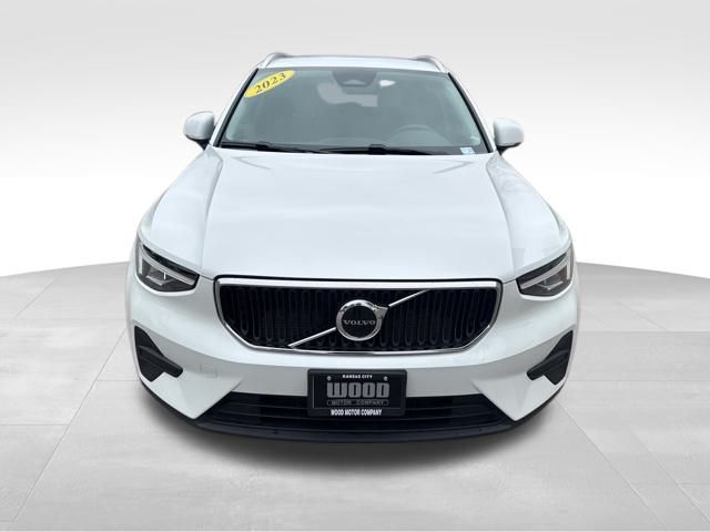 2023 Volvo XC40 Core