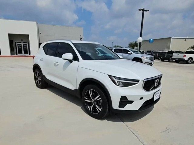 2023 Volvo XC40 Core