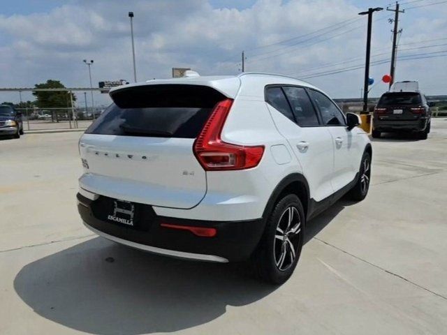 2023 Volvo XC40 Core