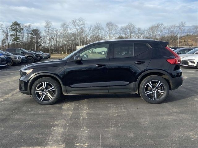 2023 Volvo XC40 Core