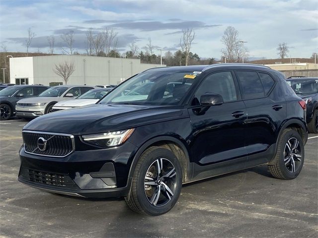 2023 Volvo XC40 Core