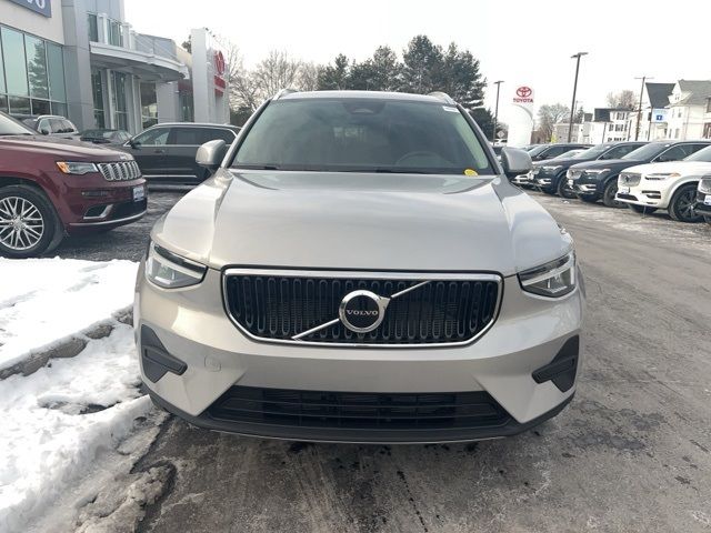 2023 Volvo XC40 Core