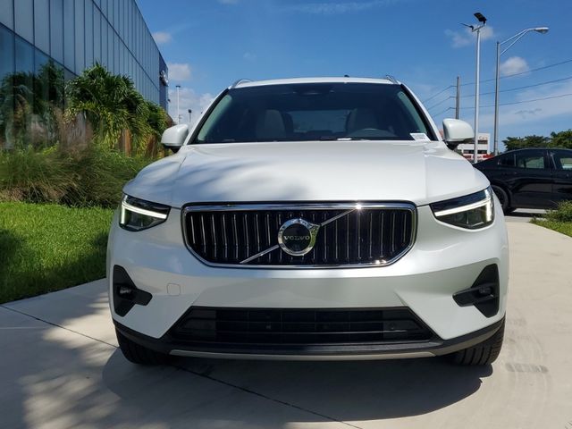 2023 Volvo XC40 Plus Bright Theme