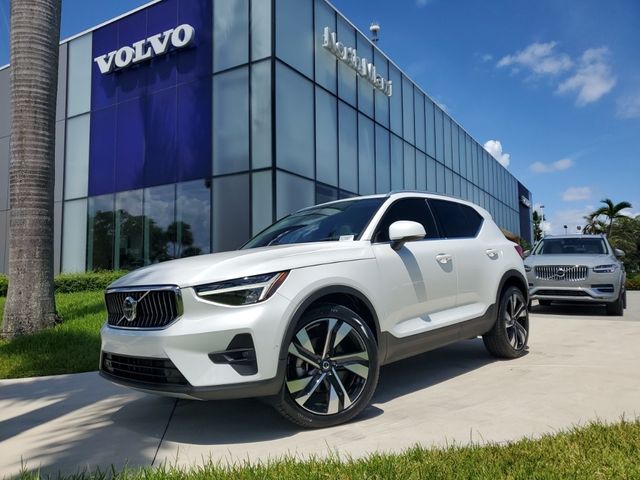 2023 Volvo XC40 Plus Bright Theme