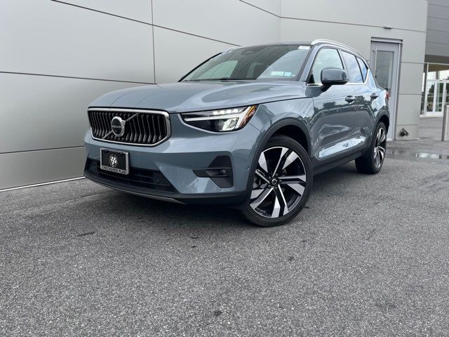 2023 Volvo XC40 Plus Bright Theme