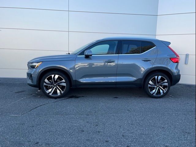 2023 Volvo XC40 Plus Bright Theme