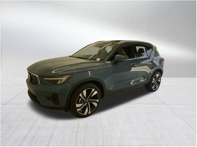 2023 Volvo XC40 Plus Bright Theme