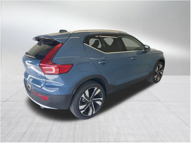 2023 Volvo XC40 Plus Bright Theme