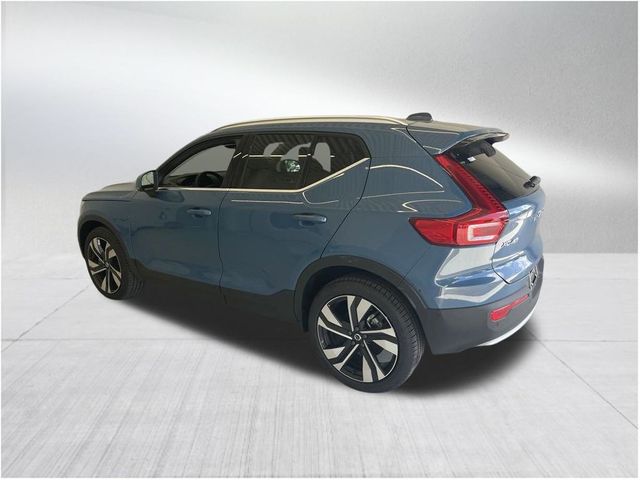 2023 Volvo XC40 Plus Bright Theme