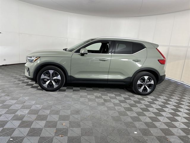 2023 Volvo XC40 Plus Bright Theme