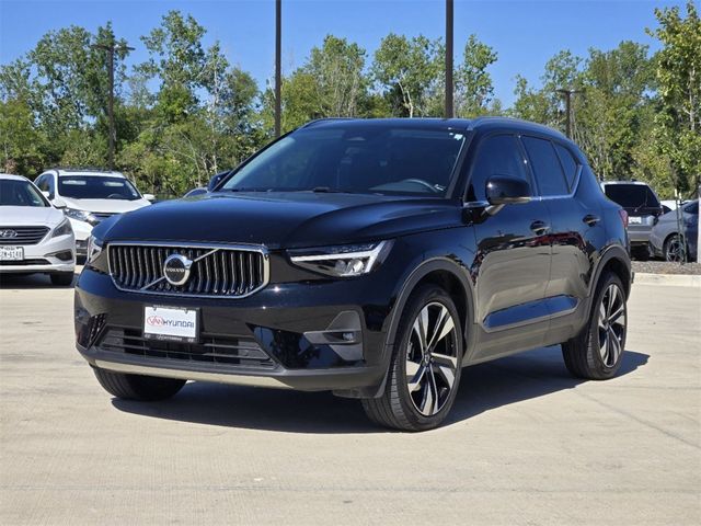 2023 Volvo XC40 Plus Bright Theme