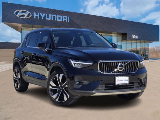 2023 Volvo XC40 Plus Bright Theme