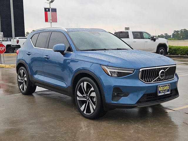 2023 Volvo XC40 Plus Bright Theme