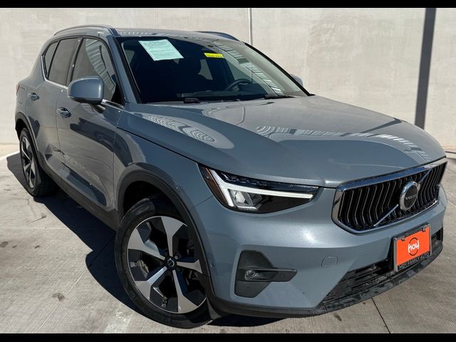 2023 Volvo XC40 Plus Bright Theme