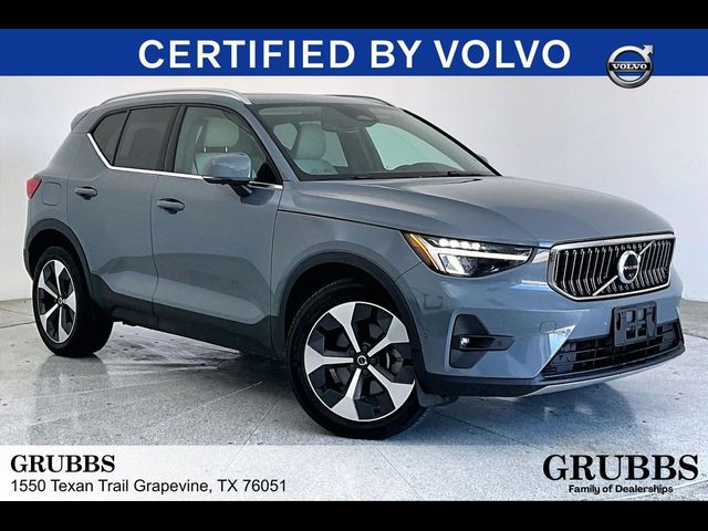 2023 Volvo XC40 Plus Bright Theme